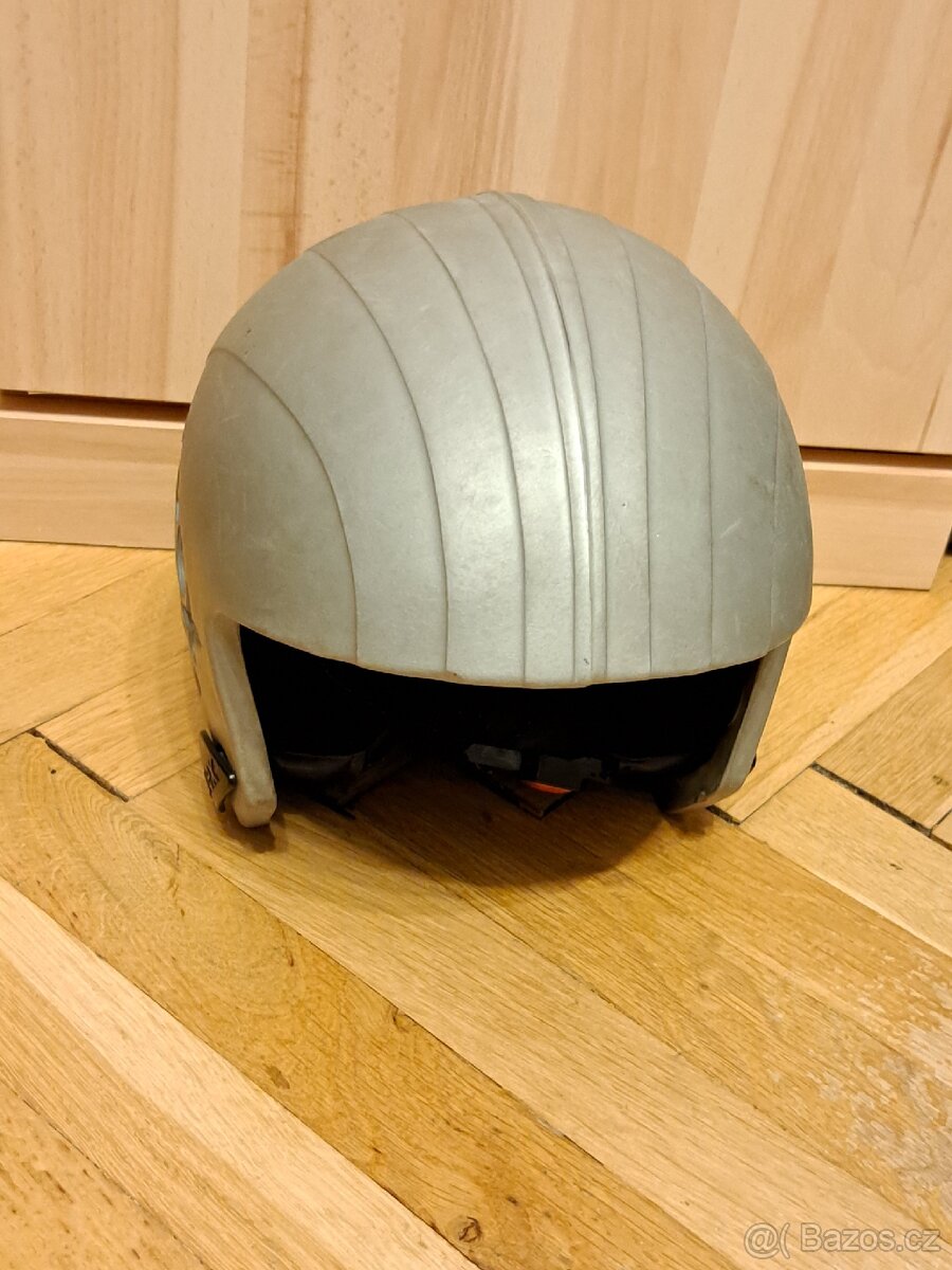 Lyžařská přilba/helma UVEX