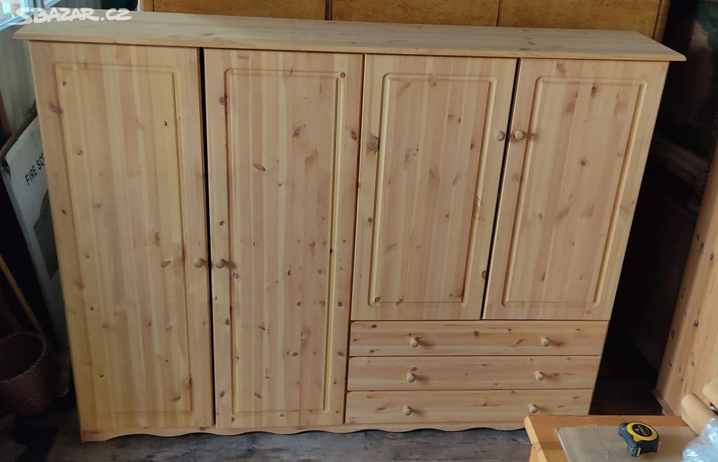 NOVÁ - celo masivní komoda - skříň