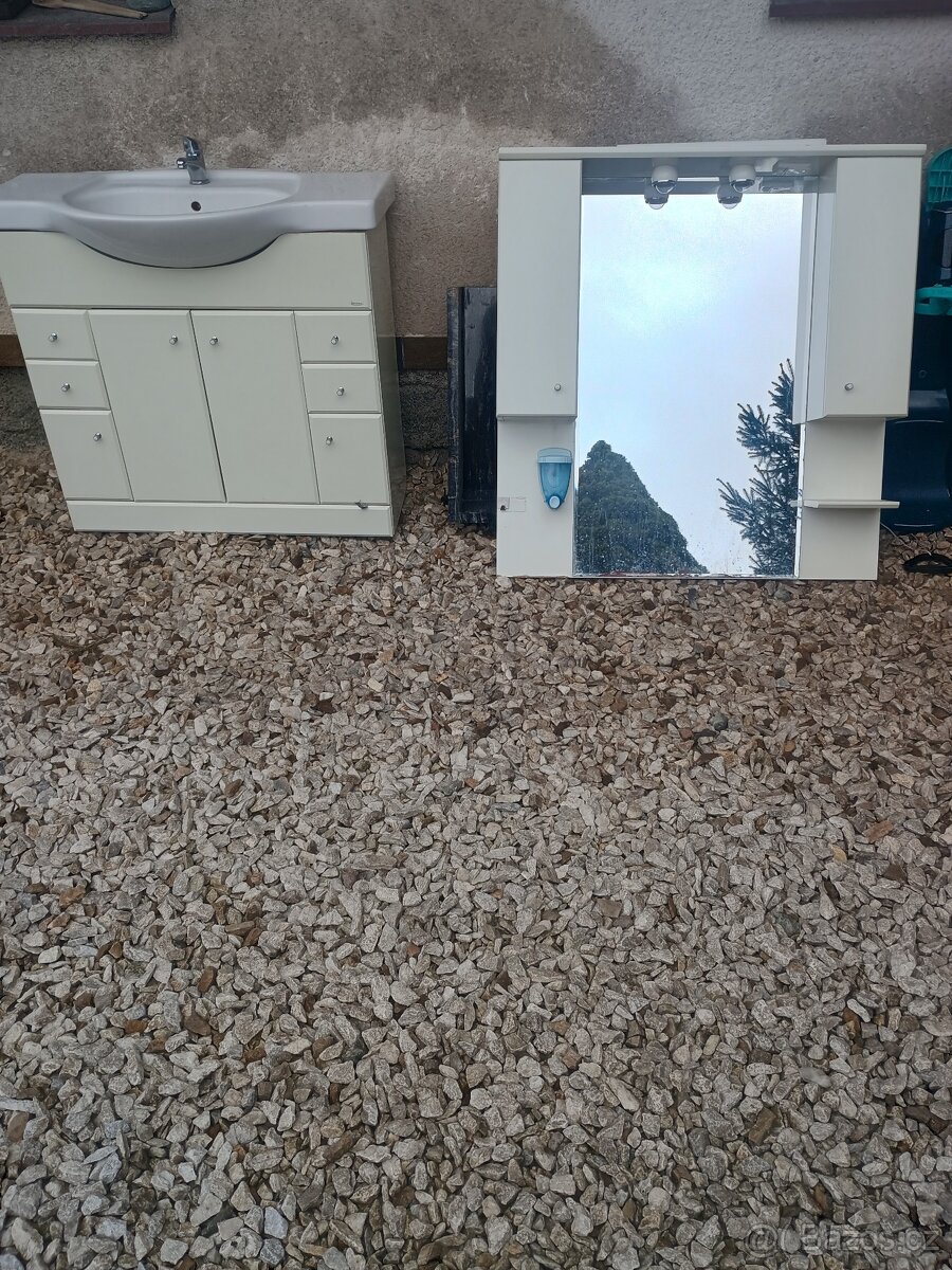 Koupelnová skříňka