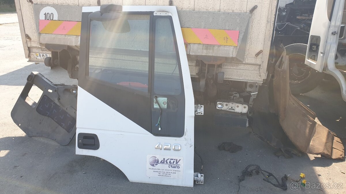 Pravé dveře kabiny 504232506