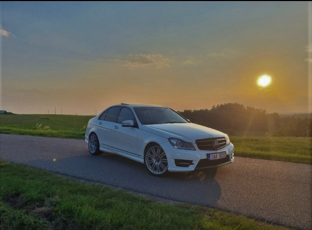 Mercedes-Benz C350cgi 4matic