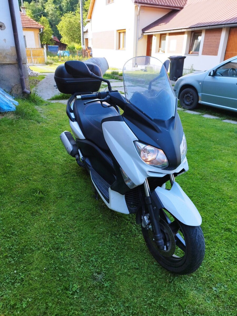 Yamaha xmax 125