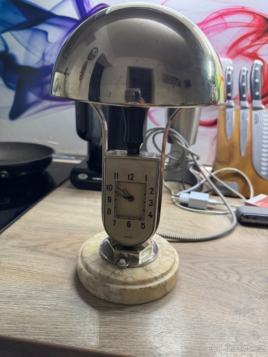 Art deco lampička s hodinami