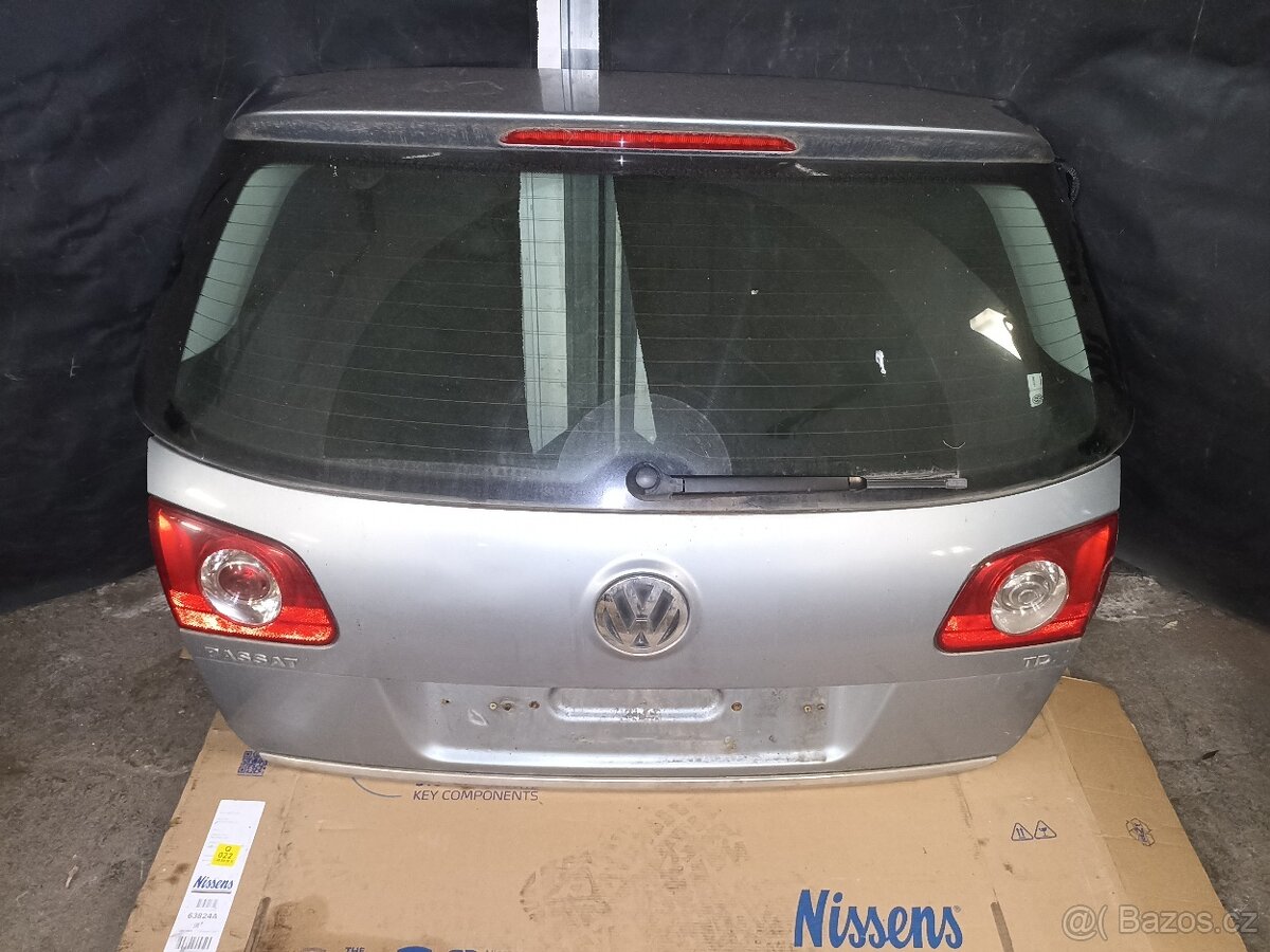VW Passat B6 kombi r.v.2006 dveře,zadní části vozu