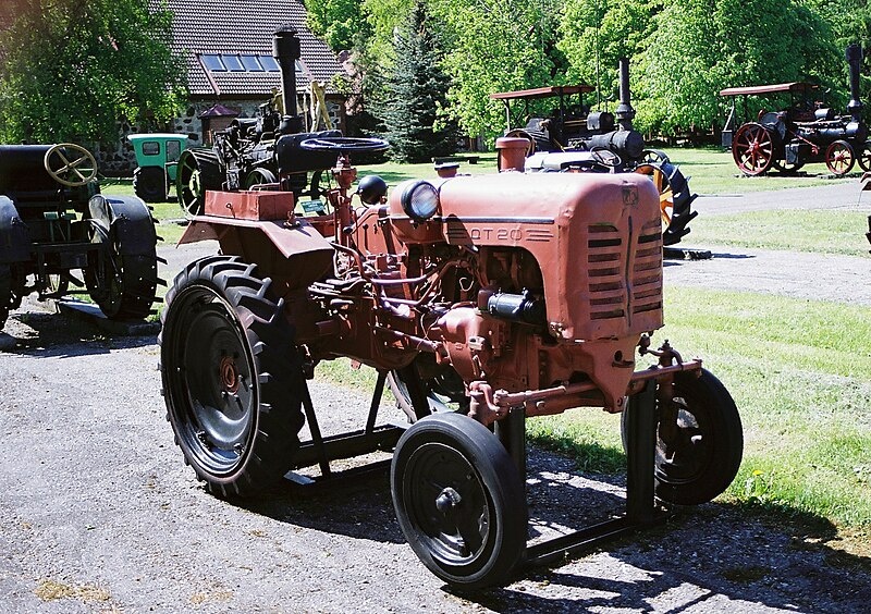 Traktor DT20 -diesel- koupím