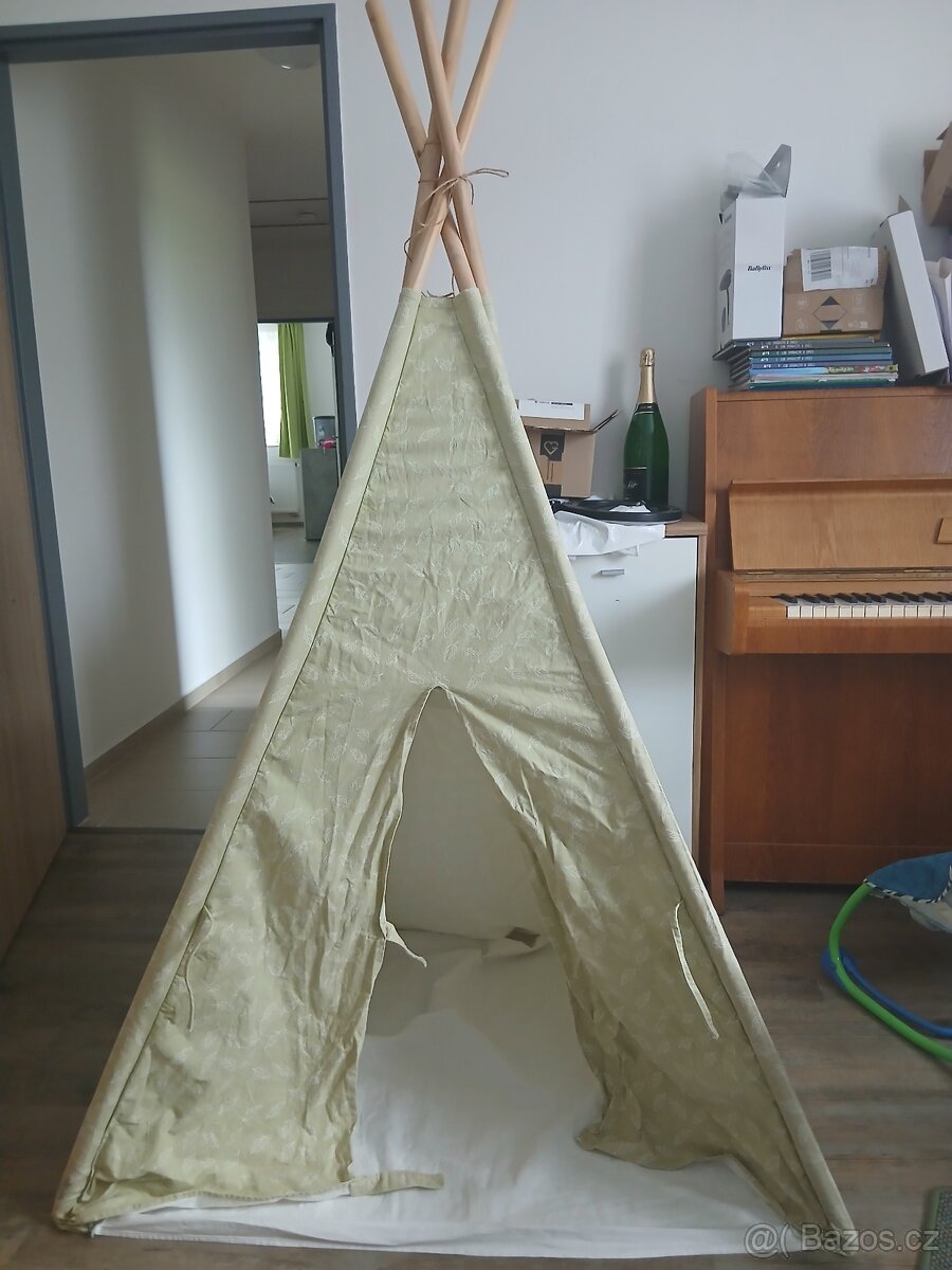 Dětské teepee s motivem dubových listů a ušitou matrací