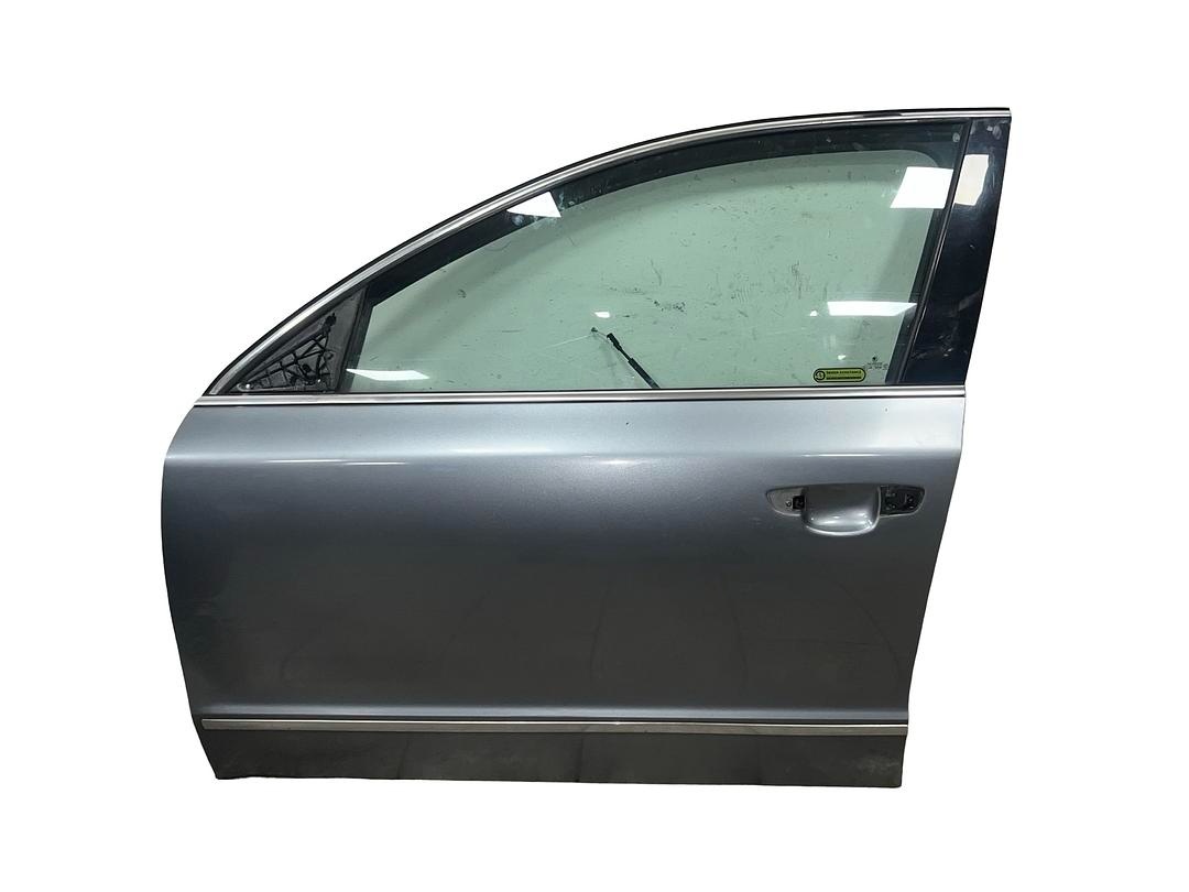 Levé přední dveře šedá LF8L Škoda Superb 2 r.v. 2011