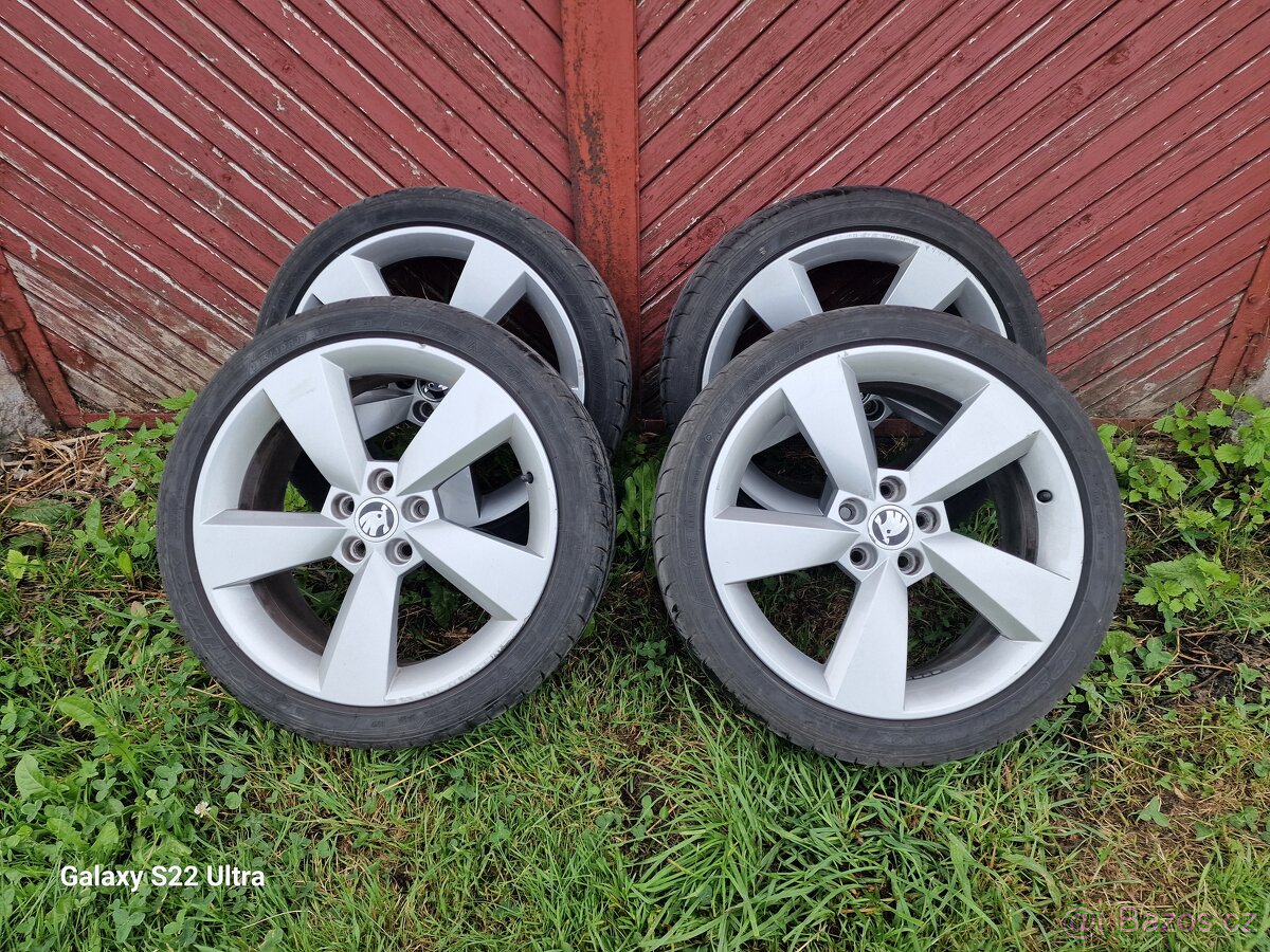 Alu kola Škoda 5x100 215/40/R17 letní pneu