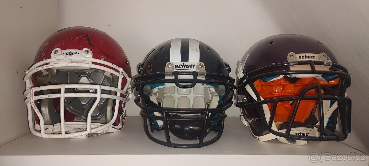 Přilby na americký fotbal zn. SCHUTT