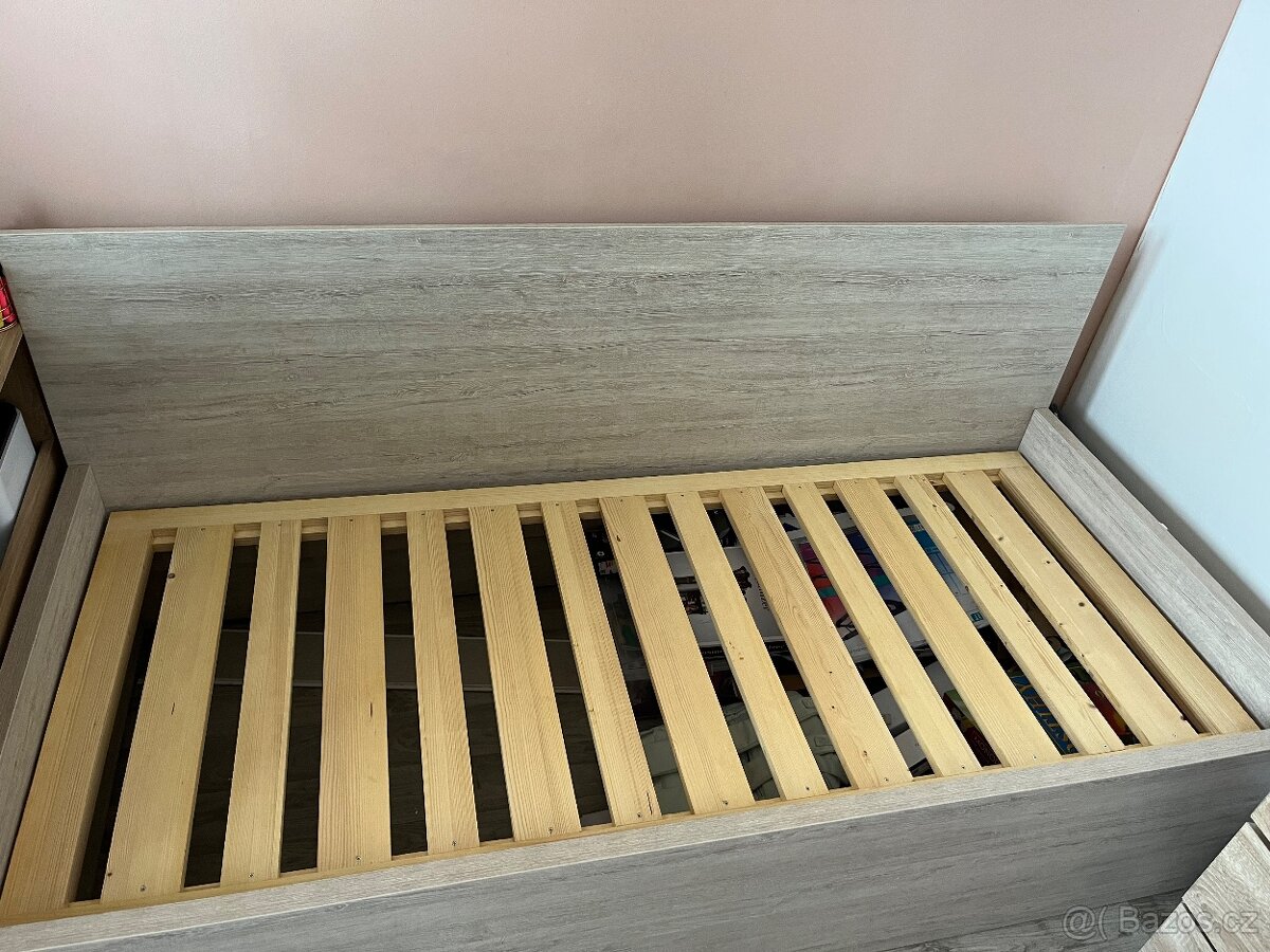 Jednolůžková postel z masivu - ruční výroba