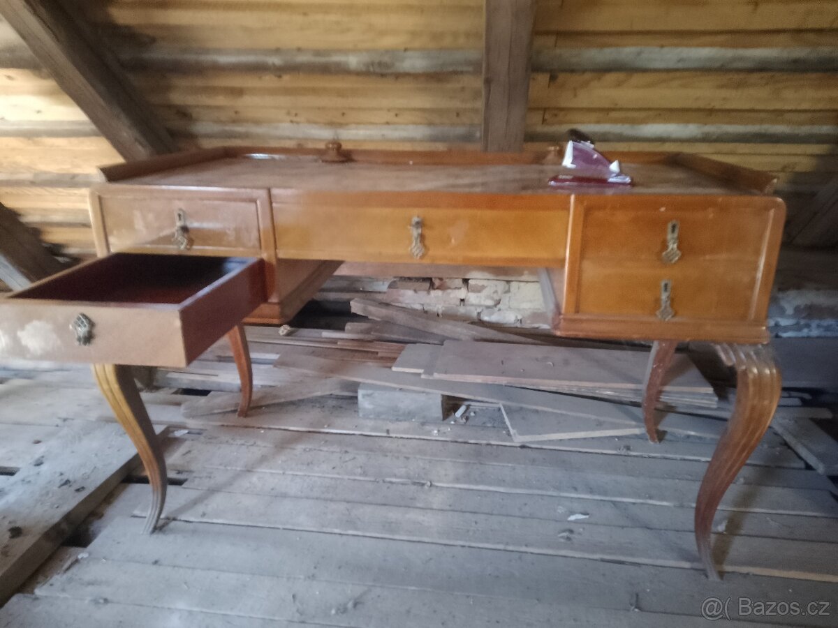Starožitný psací stůl