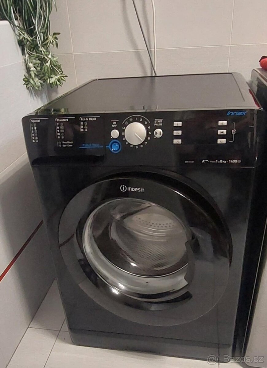 Automatická pračka Indesit Innex černá