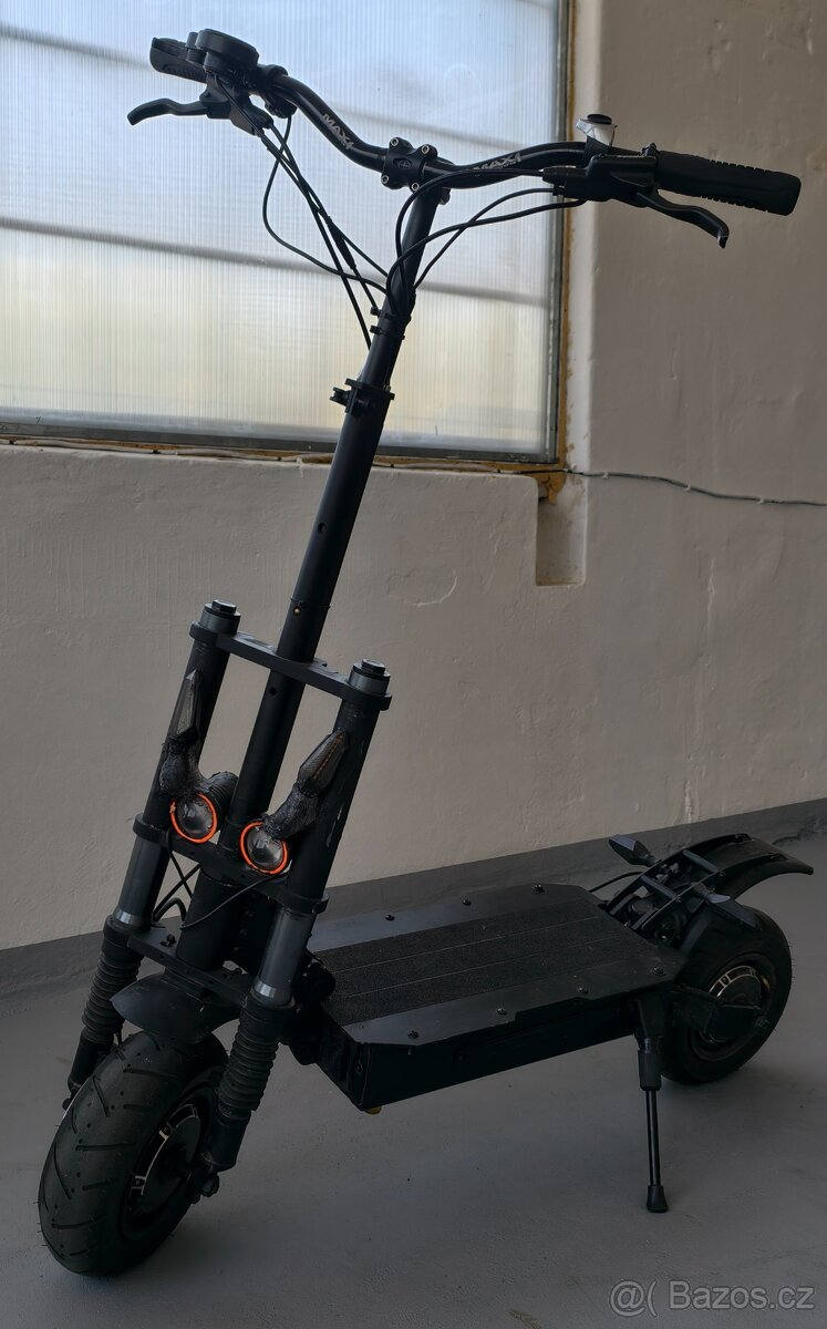 Prodám  koloběžku boyueda 5.6 kW. Dva motory, velmi silná