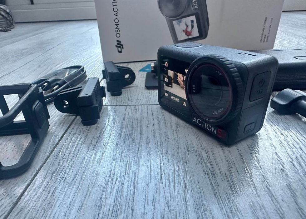 DJi osmo action 5 pro adventure combo