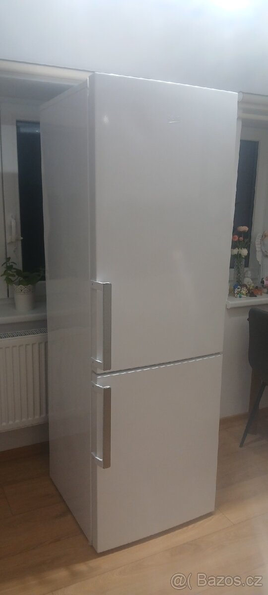 Lednice s mrazákem Beko