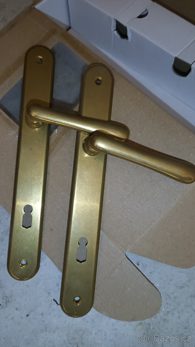 Dveřní mosazná klika, dveřní a okenní kování, obrtlíky