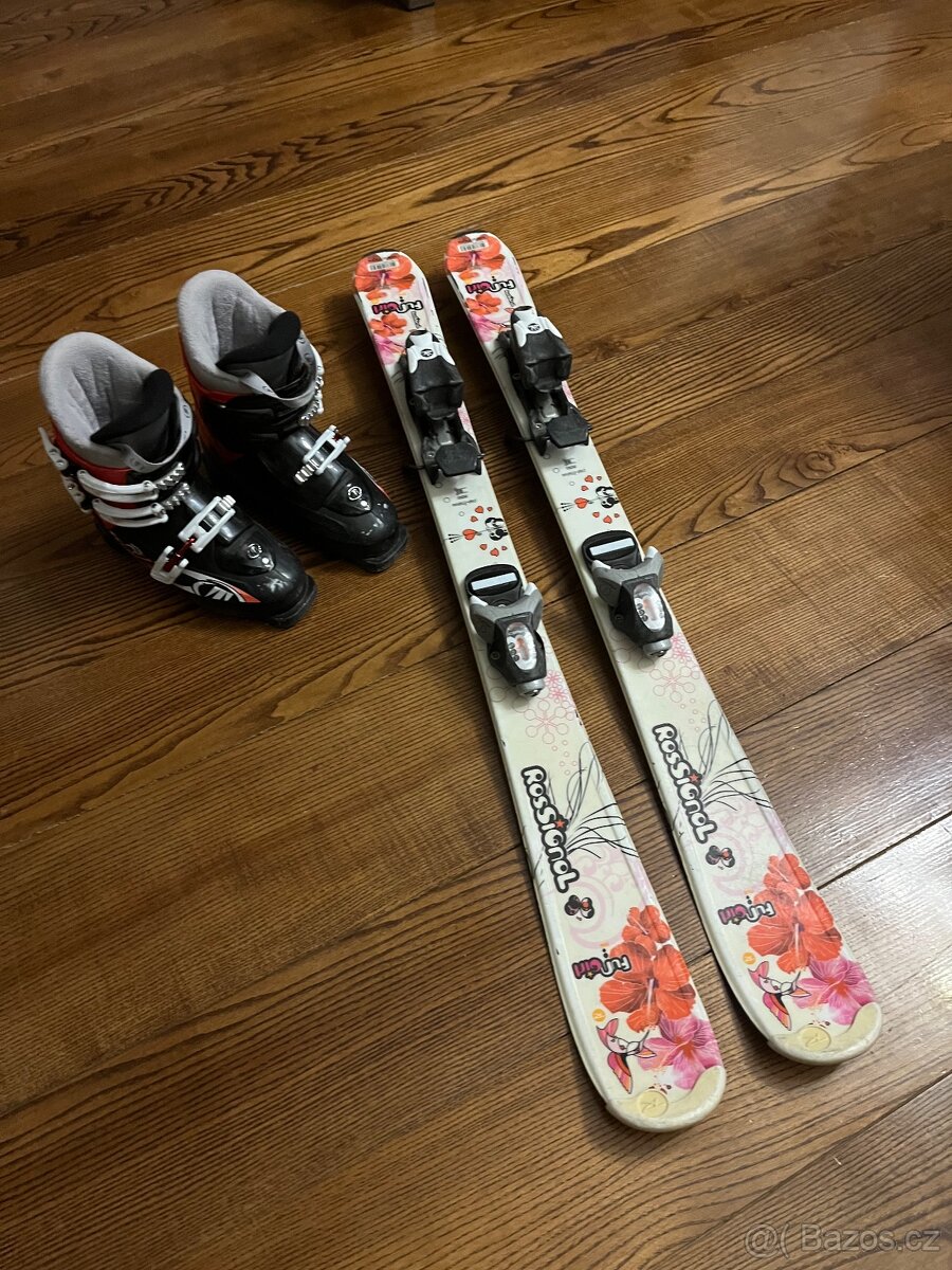 Set lyží Rossignol a lyžáků
