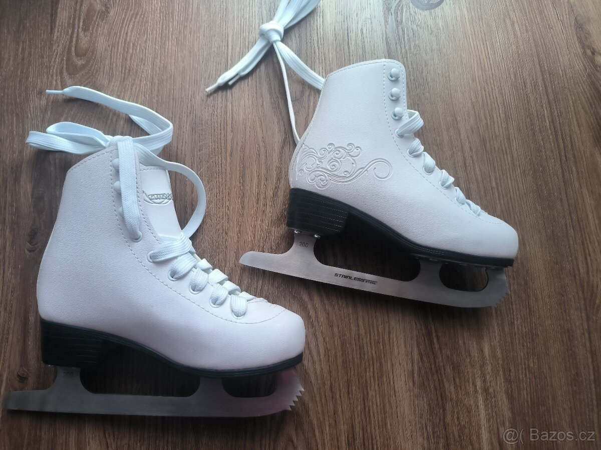 Lední brusle 32