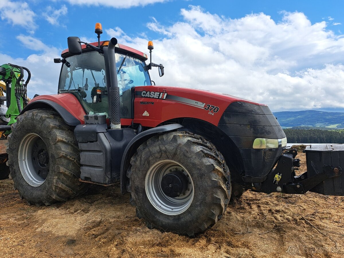 Traktor Case a štěpkovač