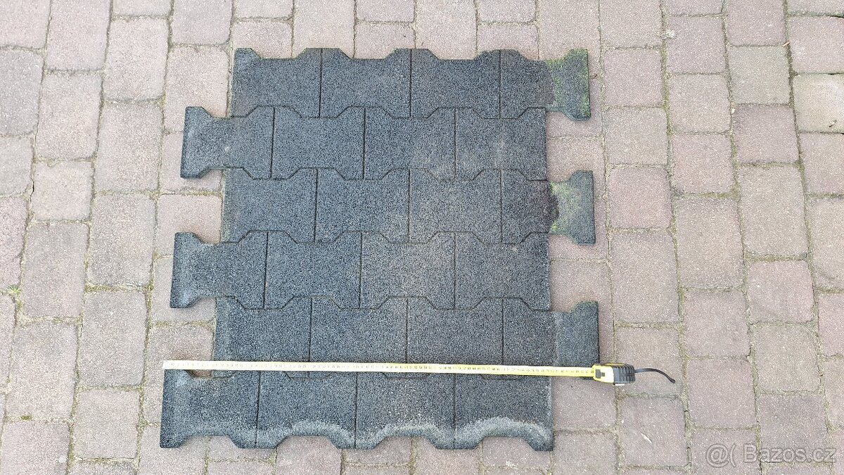 Gumová dlaždice 84x80x2 cm