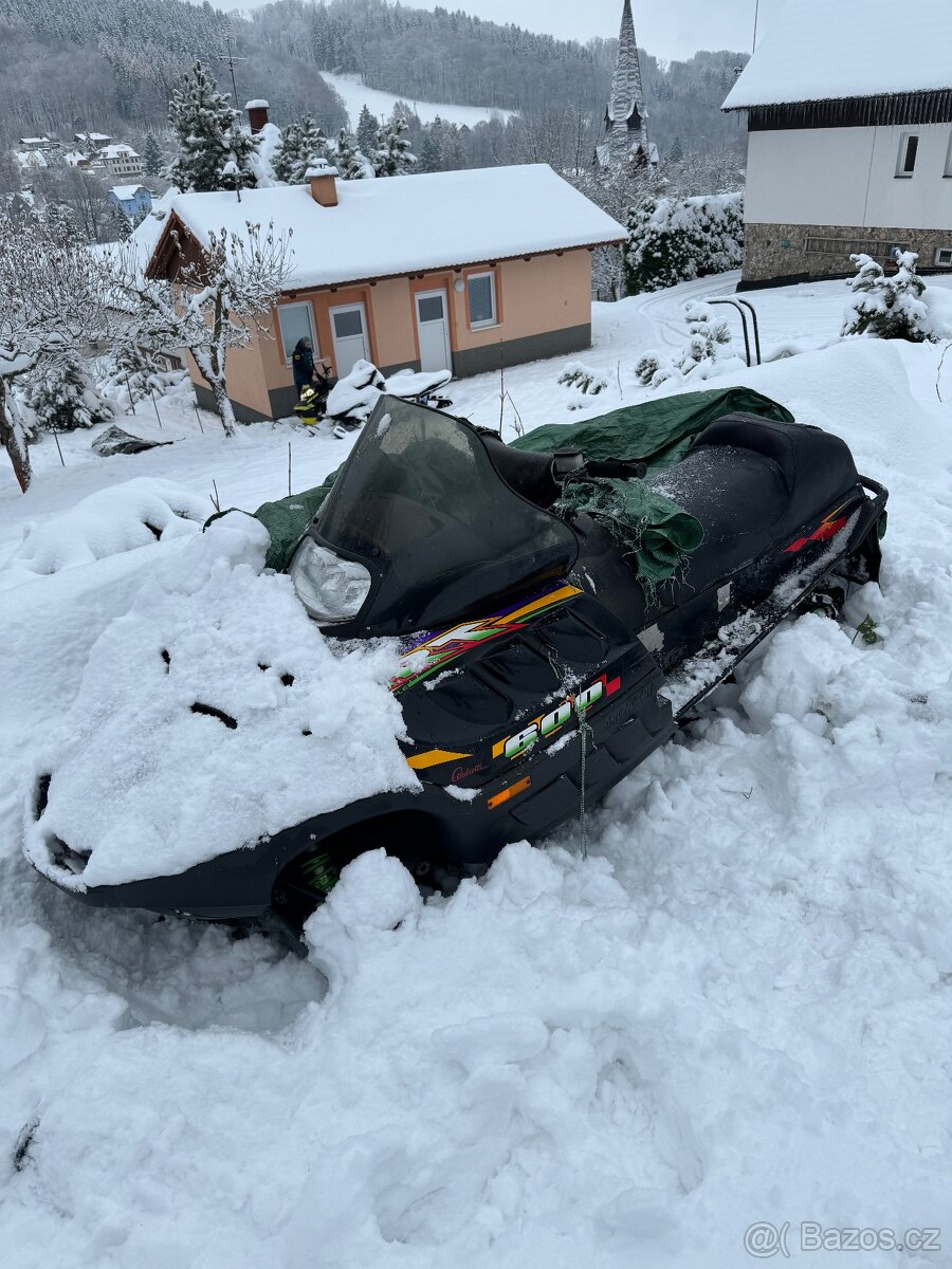 Arctic cat ZRT600 sněžný skútr