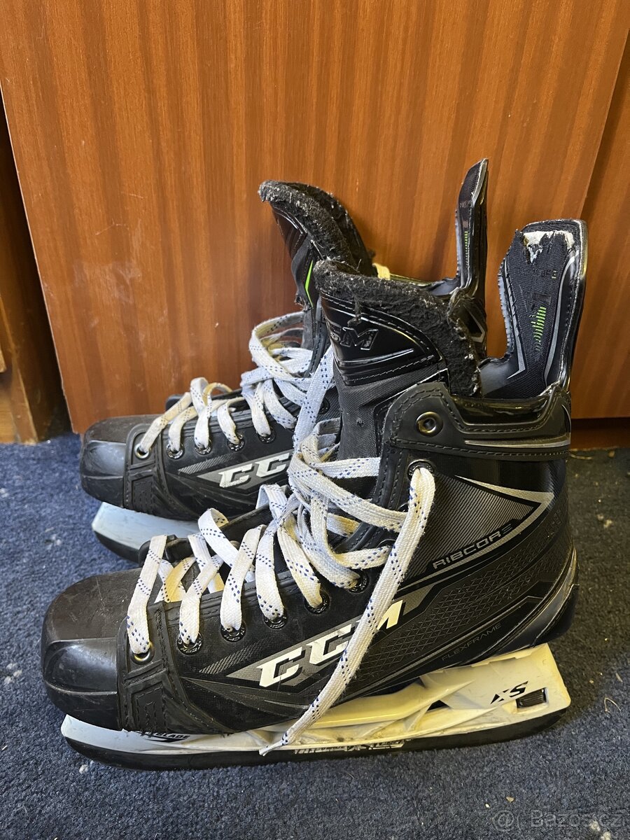 Hokejové brusle ccm ribcor 80k