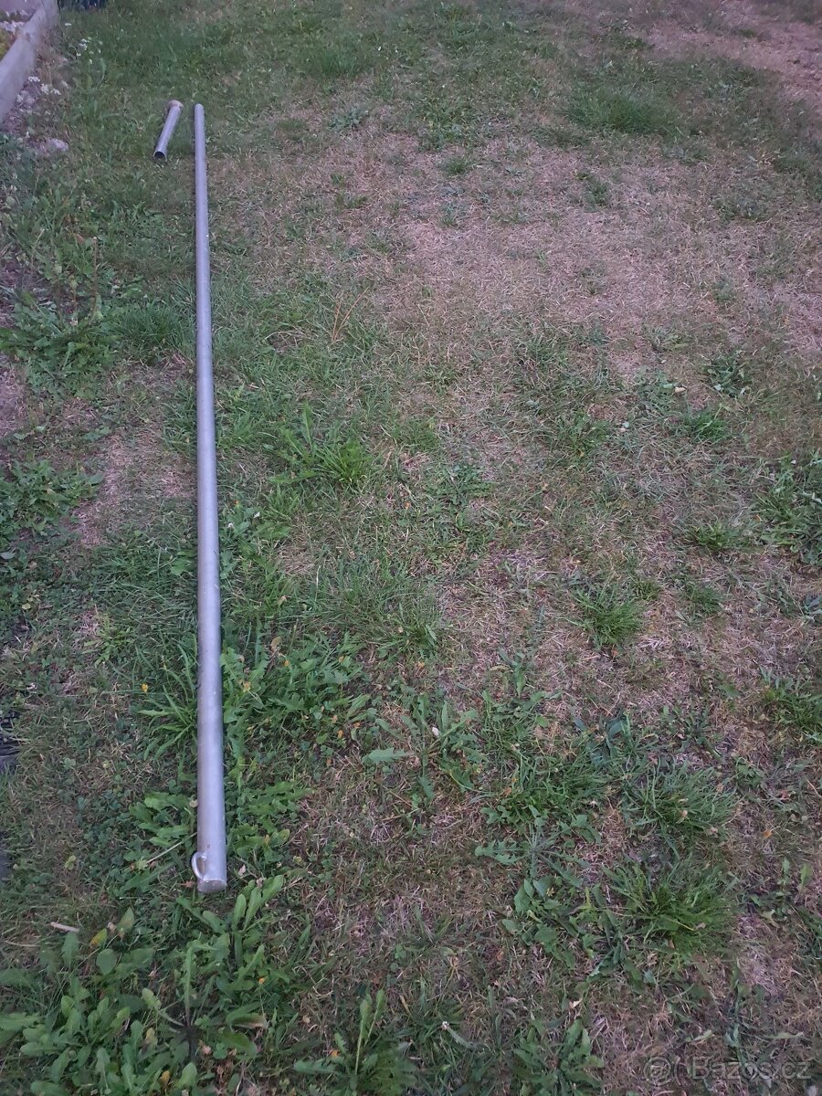 Tyč ke stínící plachtě