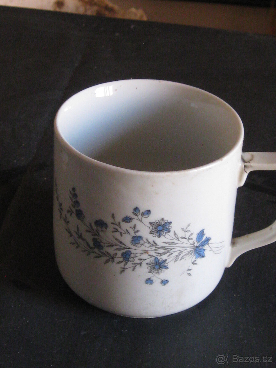 PORCELÁN- hrneček s dekorem 10x9,použitý nepoškozený
