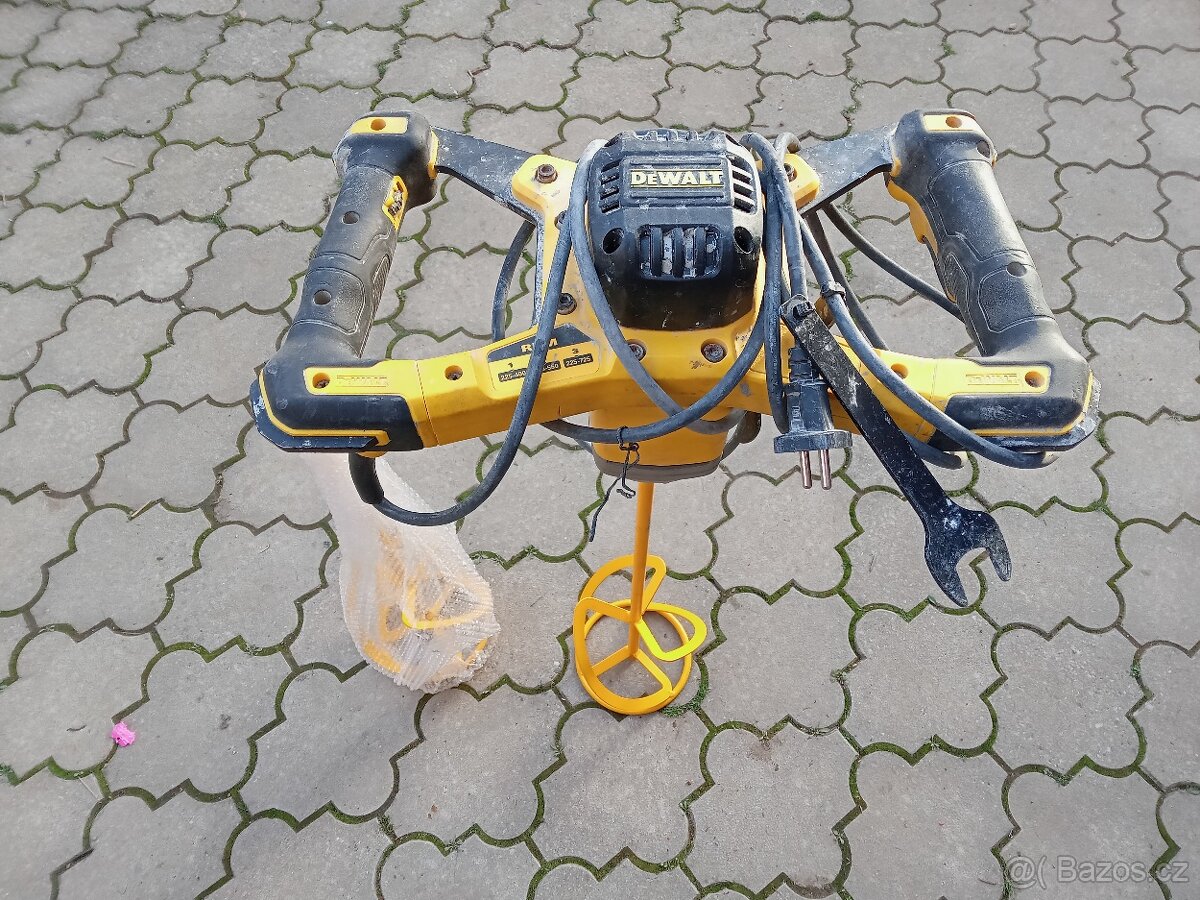 Ruční míchadlo DEWALT 1800W + 2x nová metla.