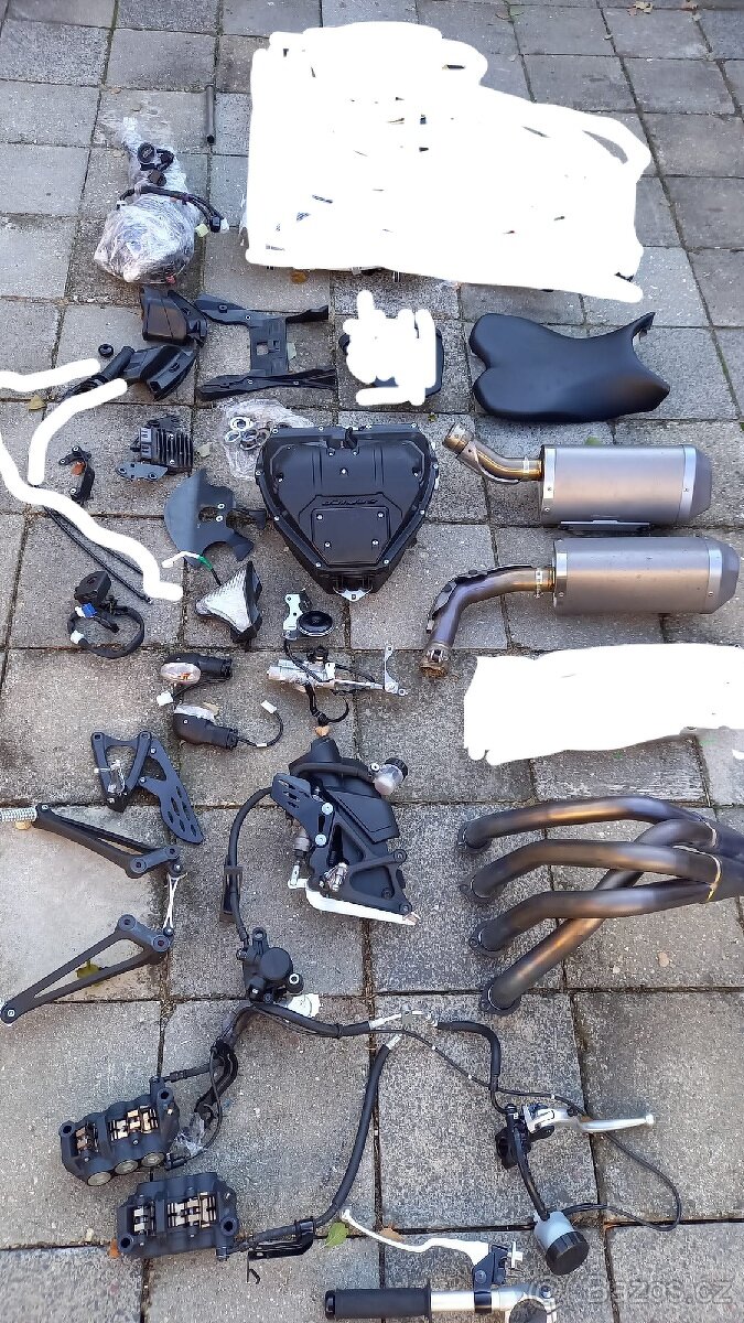Yamaha R1 Big Bang 2010 -2014 ~ DÍLY