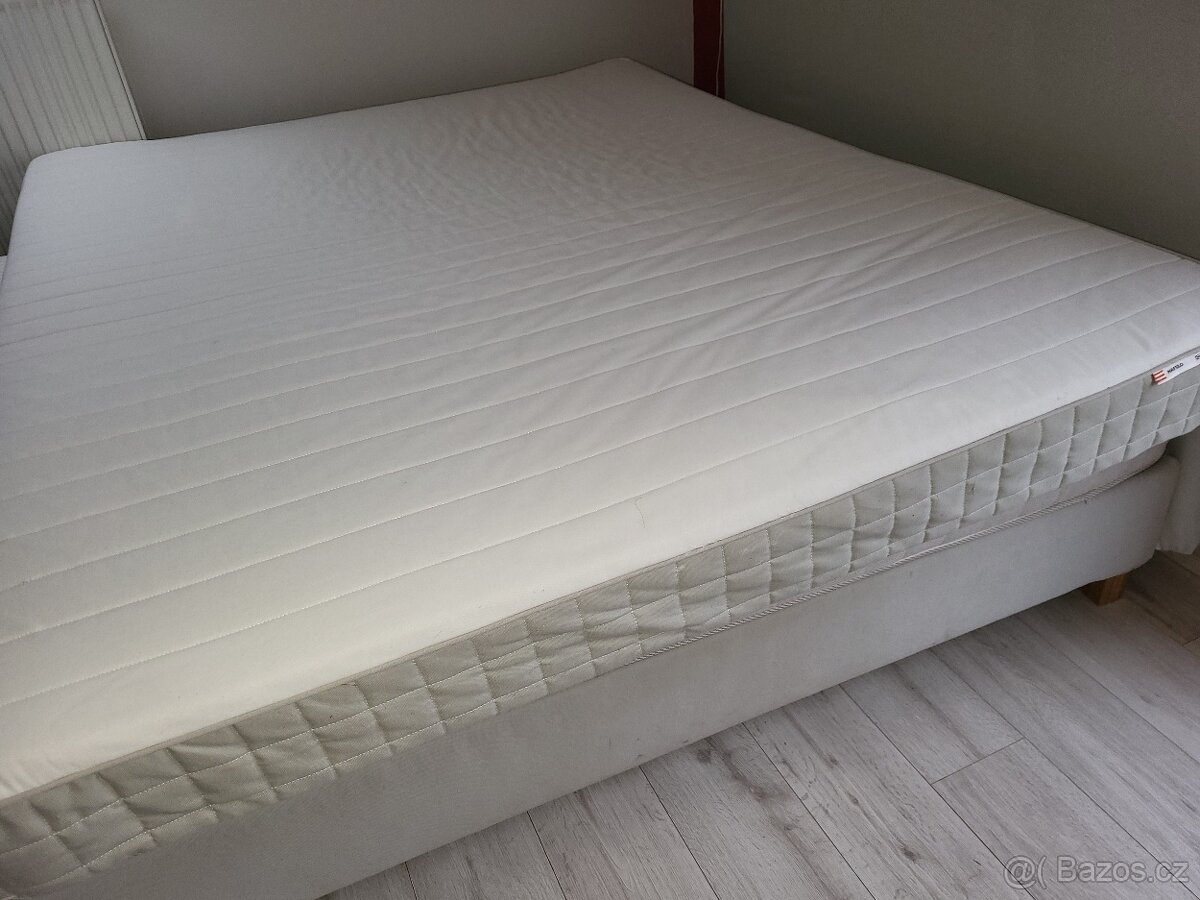 Čalouněné dvoulůžko IKEA