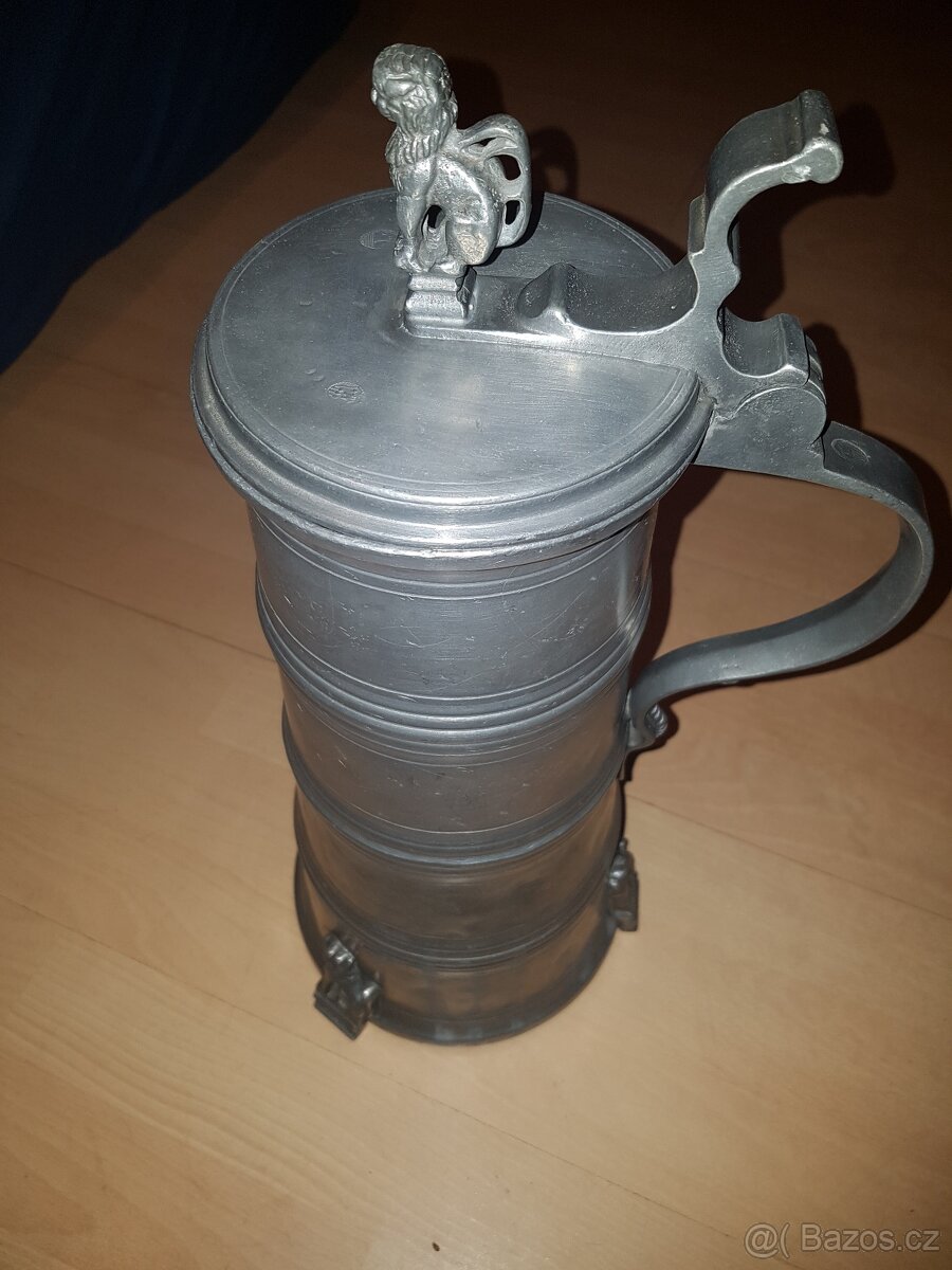 Cínový korbel z roku 1765 značný