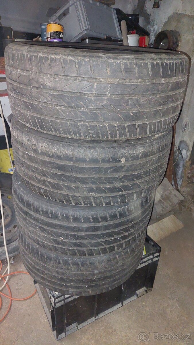 225/40 r18 letni Matador