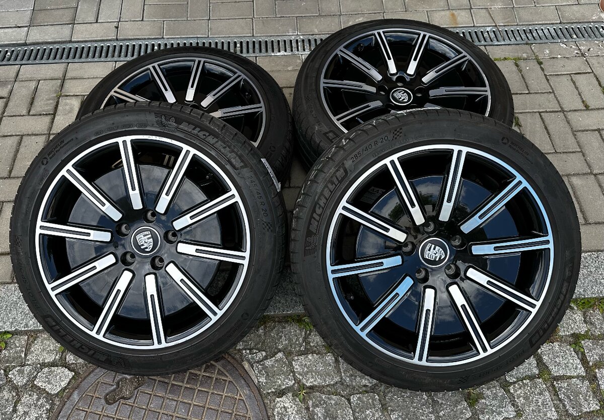 Originální kola Porsche Taycan R20