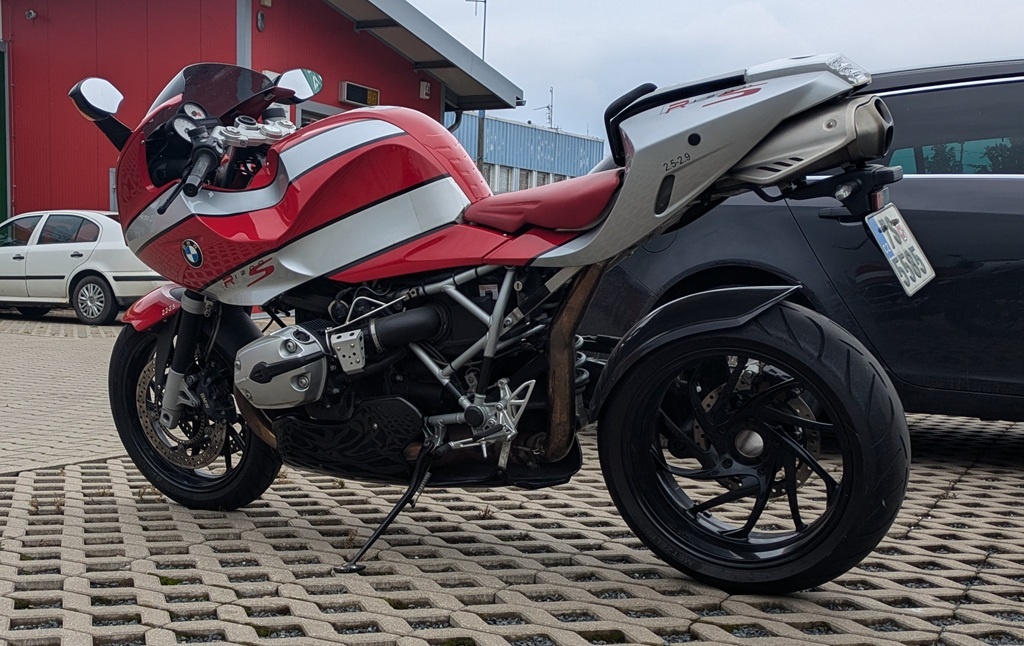 BMW R1200S rok 2006 s doplňky