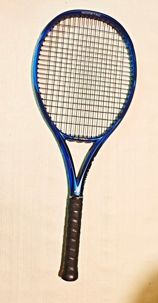 Prodám povedenou tenisovou raketu Yonex Ezone 300 g
