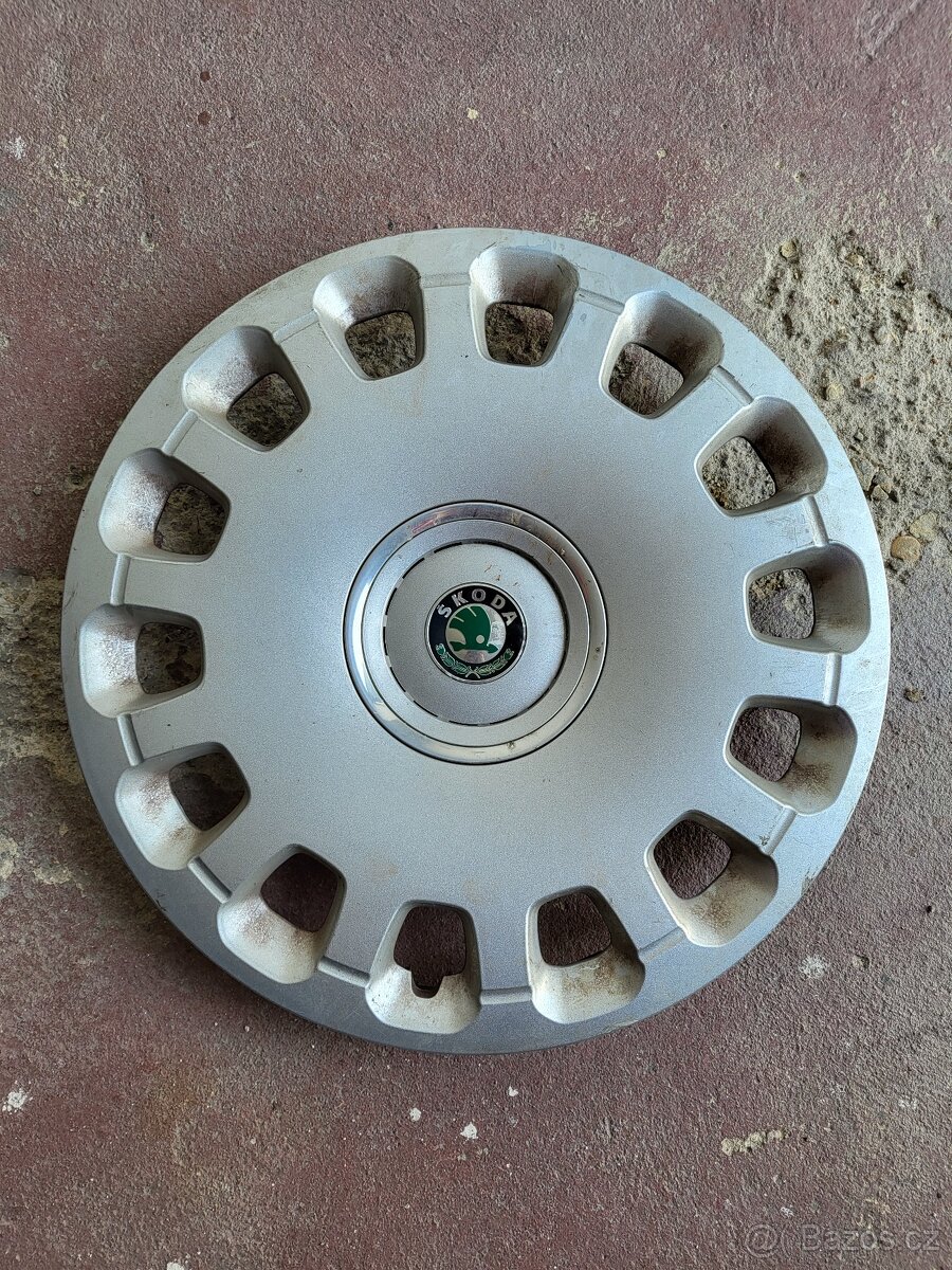 1 kus poklice Škoda 16"