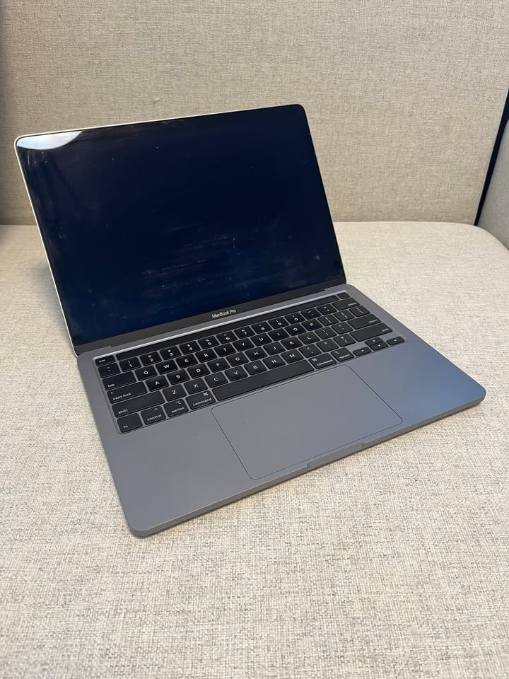 MacBook Pro: Intel CPU, 16GB RAM, 512GB SSD