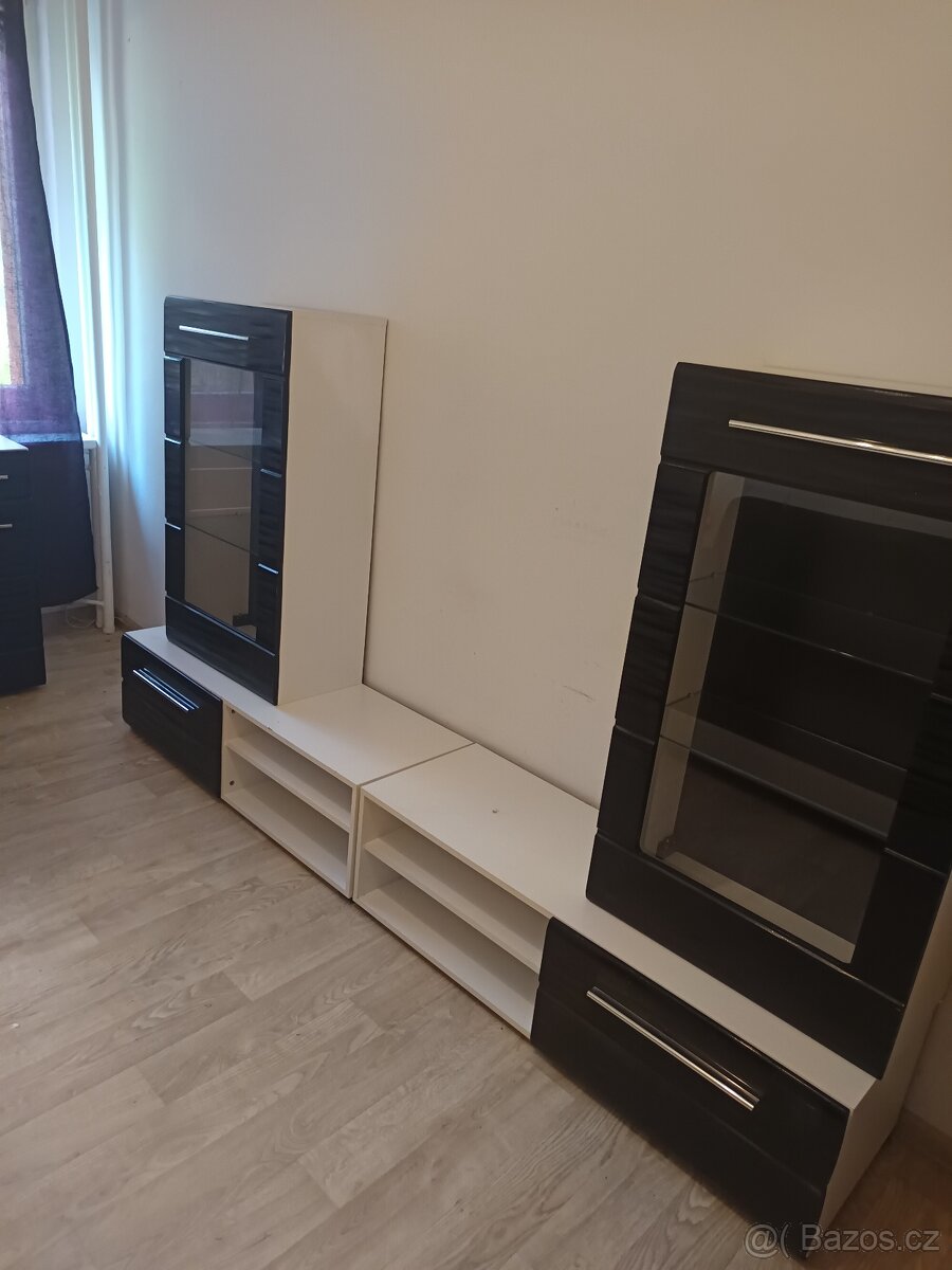 Prodám obývací stěnu + komoda