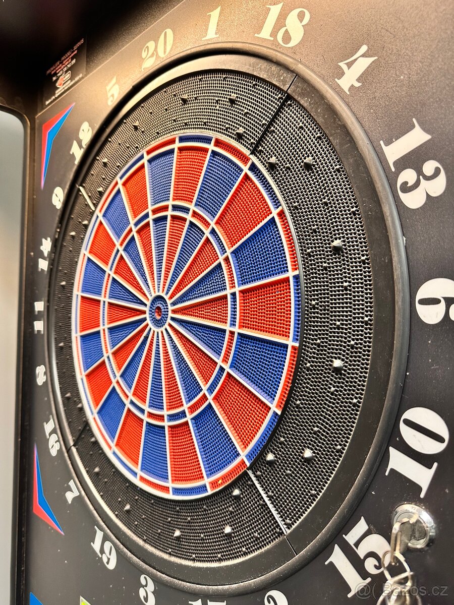 Šipky, šípkový automat, darts