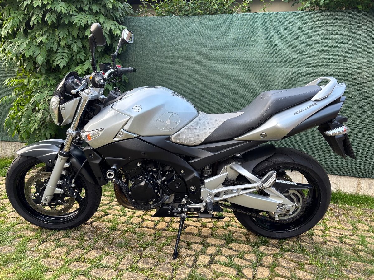 Suzuki GSR 600