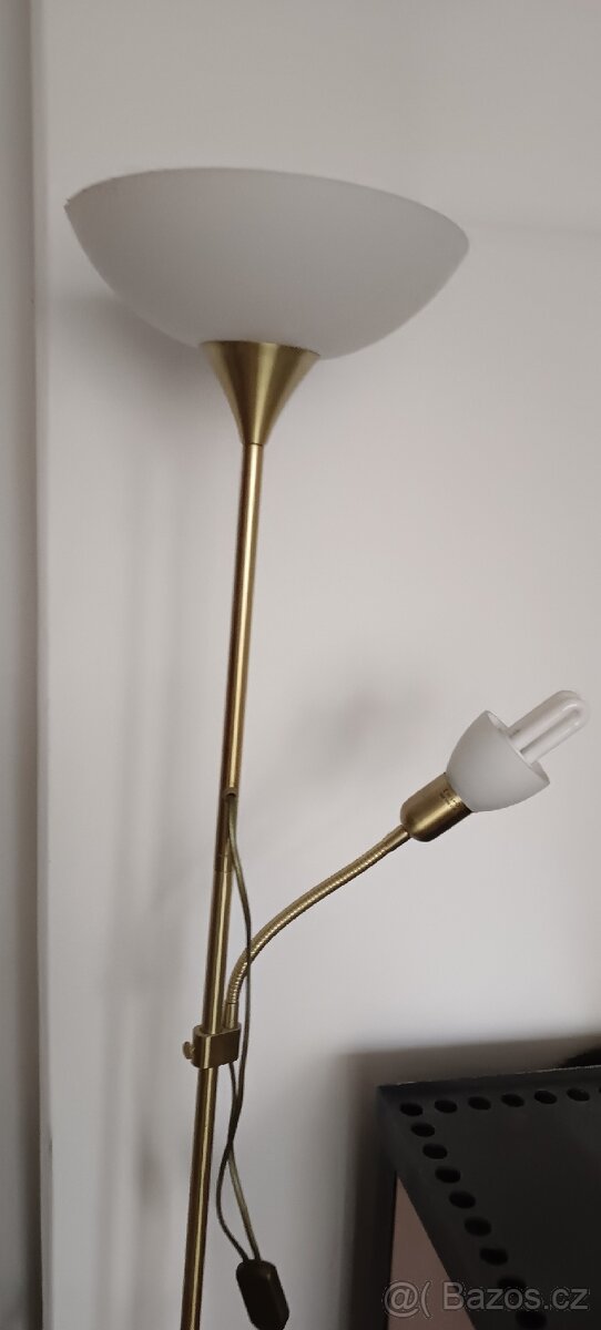 Stojací lampa
