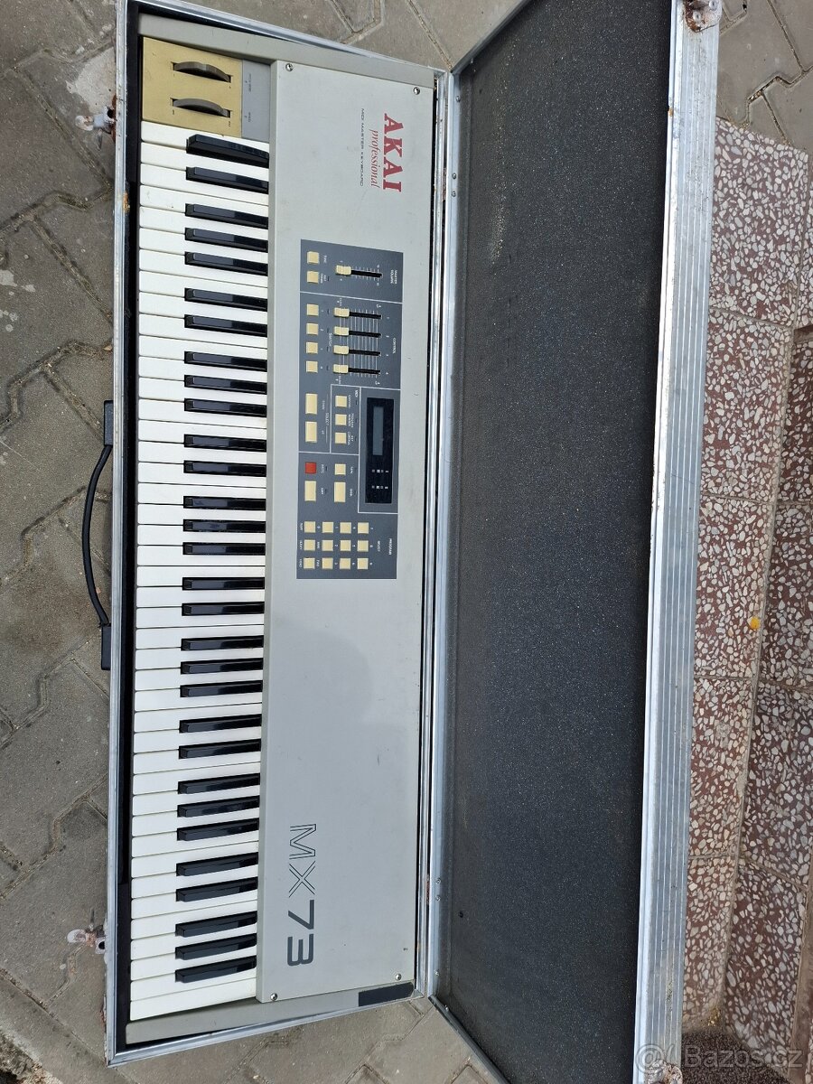 Klávesy Akai MX 73