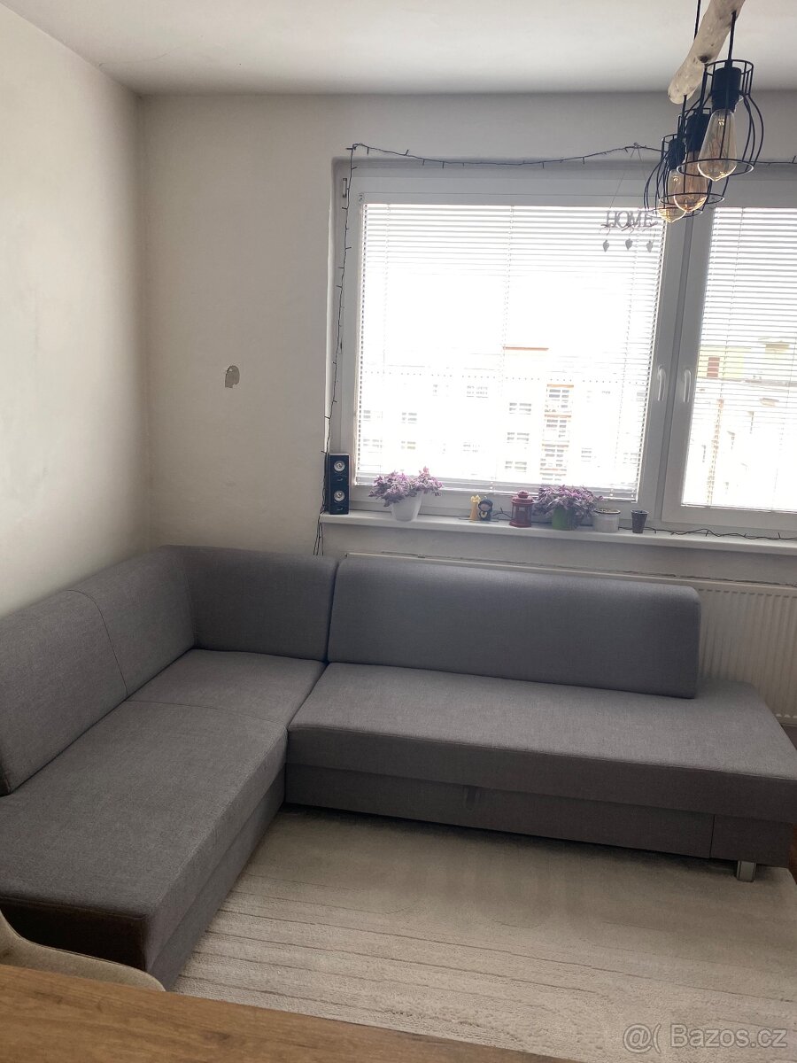 Rozkládací sedačka s úložným prostorem
