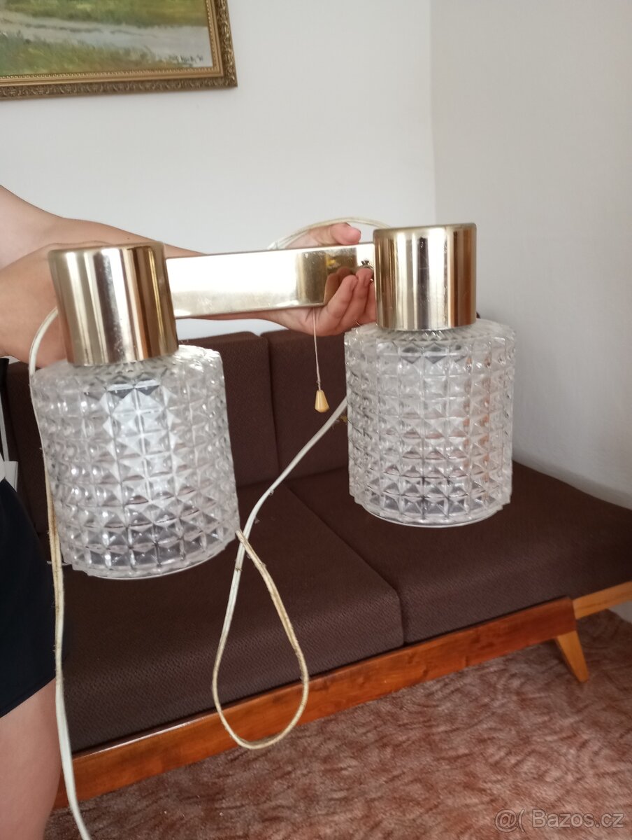 Lampičky nad manželskou postel