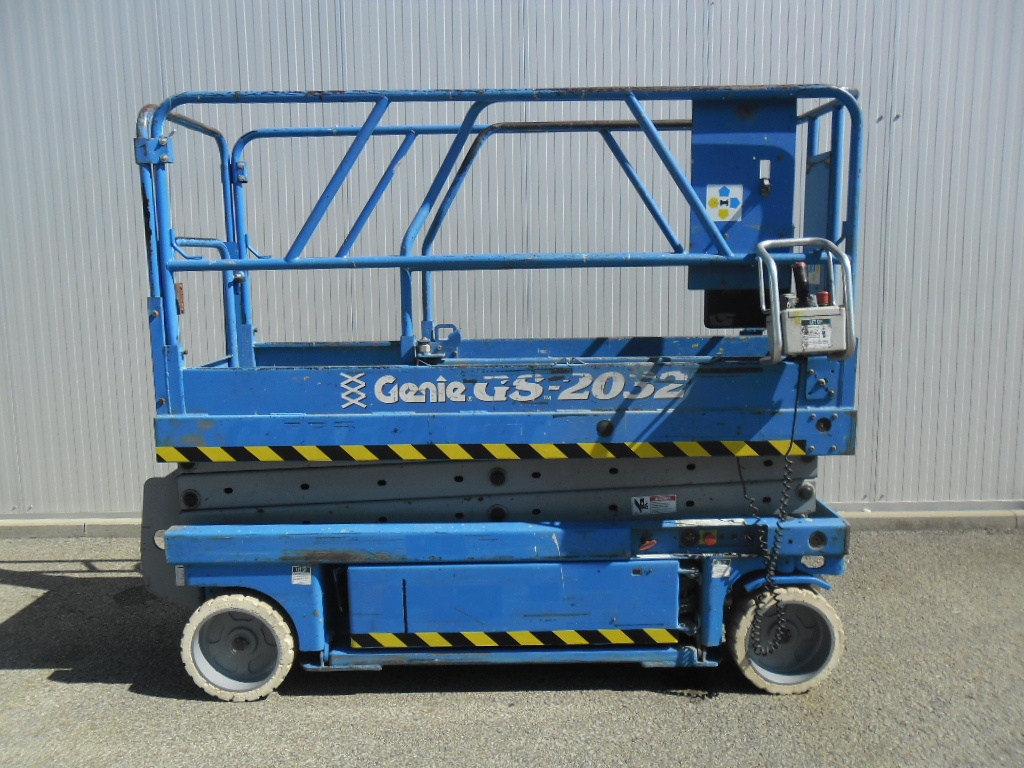 Nůžková pracovní plošina Genie GS 2032