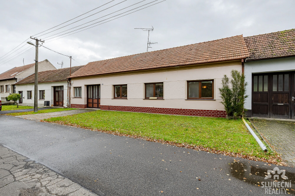 Prodej přízemního rodinného domu 2+1 s šatnou a pracovnou, V
