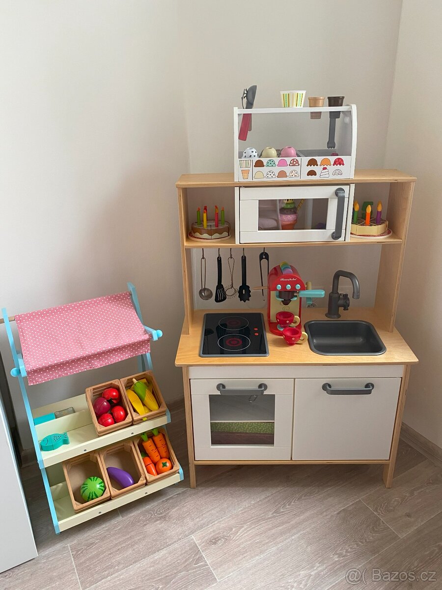 Dětská kuchyňka se stánkem