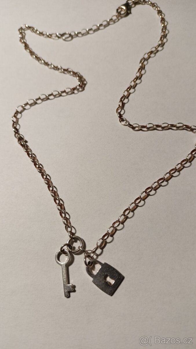 Prodám stříbrný řetízek s přívěsky Ag925