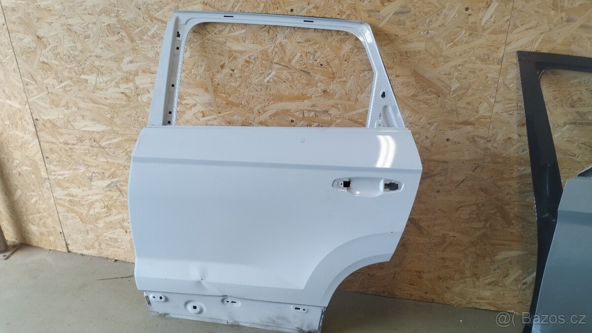 Levé zadní dveře Škoda Karoq bílá